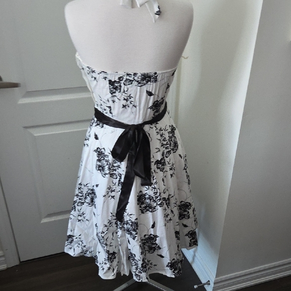 Strapless Black and White Floral Dress - Picture 4 of 6